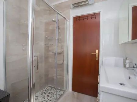 mit eigenem Pool und schönem Meerblick, Maison 5 personnes à Rabac - Photo 11