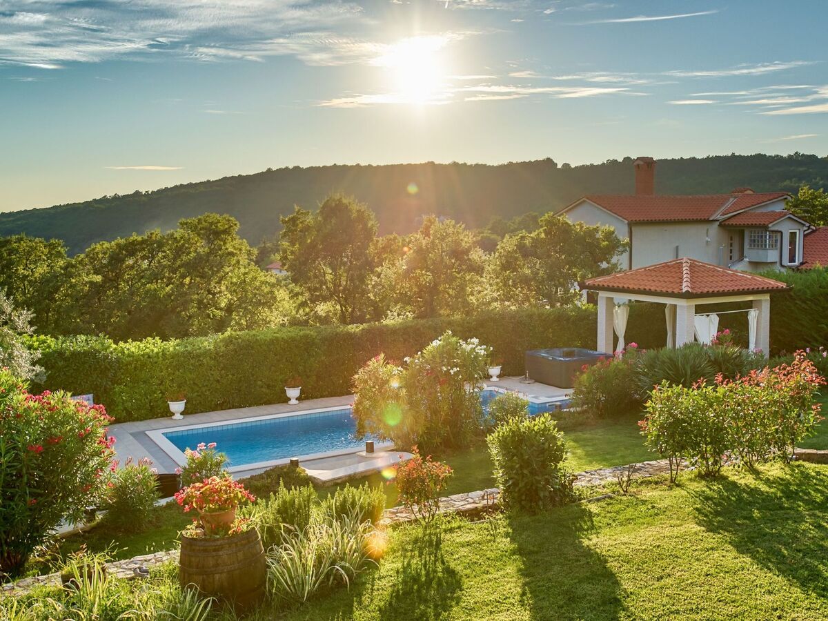 Maison Ines avec spa et piscine privée à Drenje - Photo 25