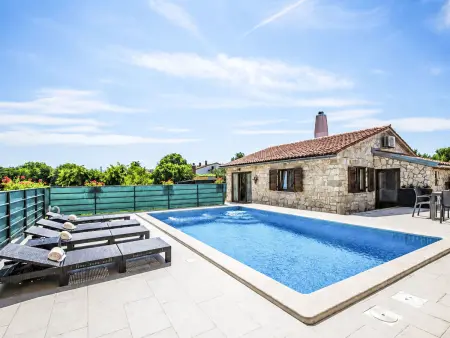 Haus Plum – Maison 6 pers. avec piscine à Drenje