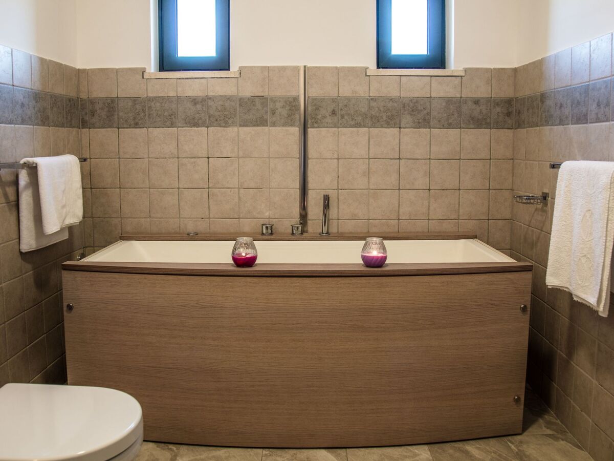 Villa Breg, piscine privée et jacuzzi à Drenje - Photo 25