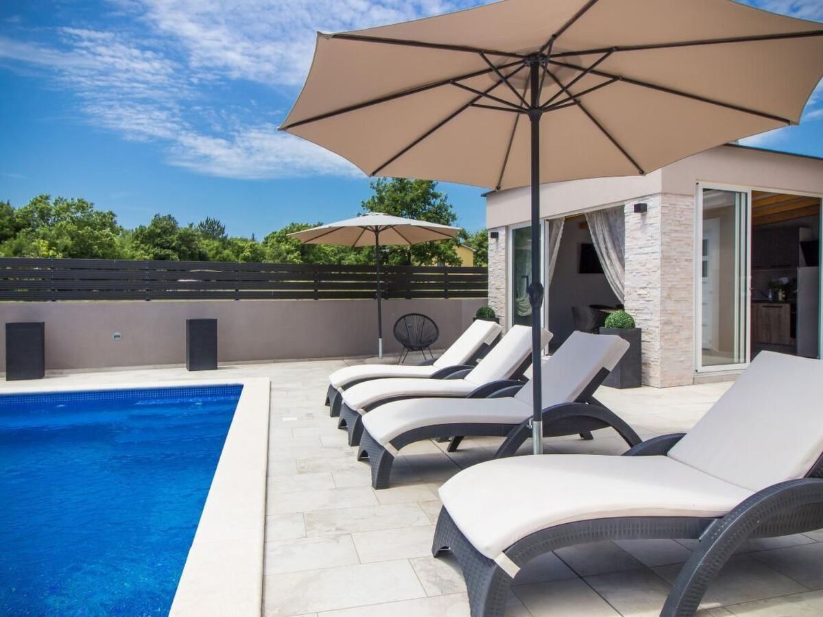 Villa Franka à Drenje : maison 8 pers. avec piscine - Photo 2