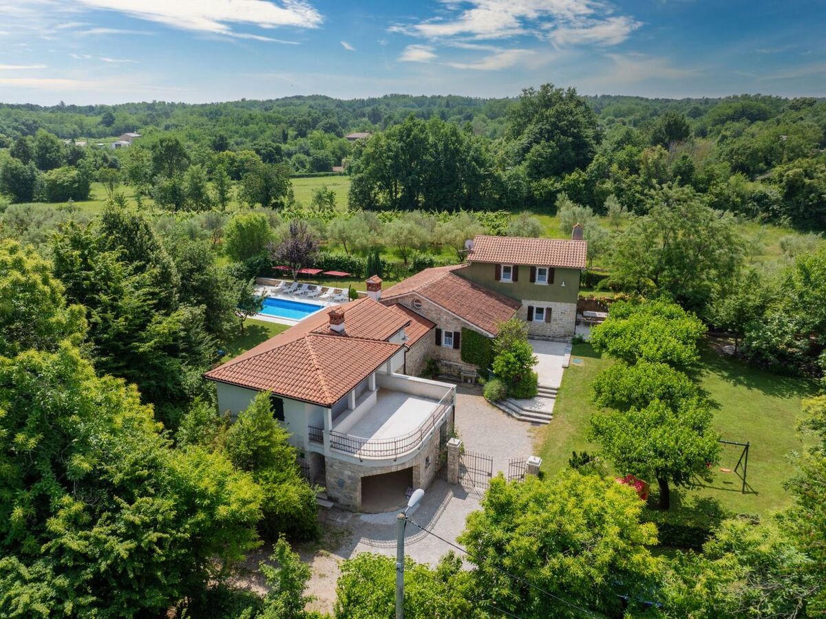 Villa Stori Grod : maison rurale avec piscine à Nedescina - Photo 3