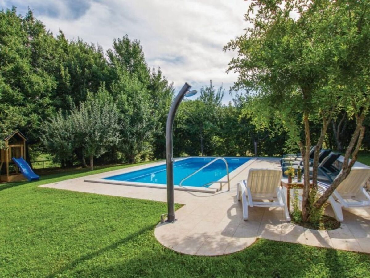 Villa Stori Grod : maison rurale avec piscine à Nedescina - Photo 5