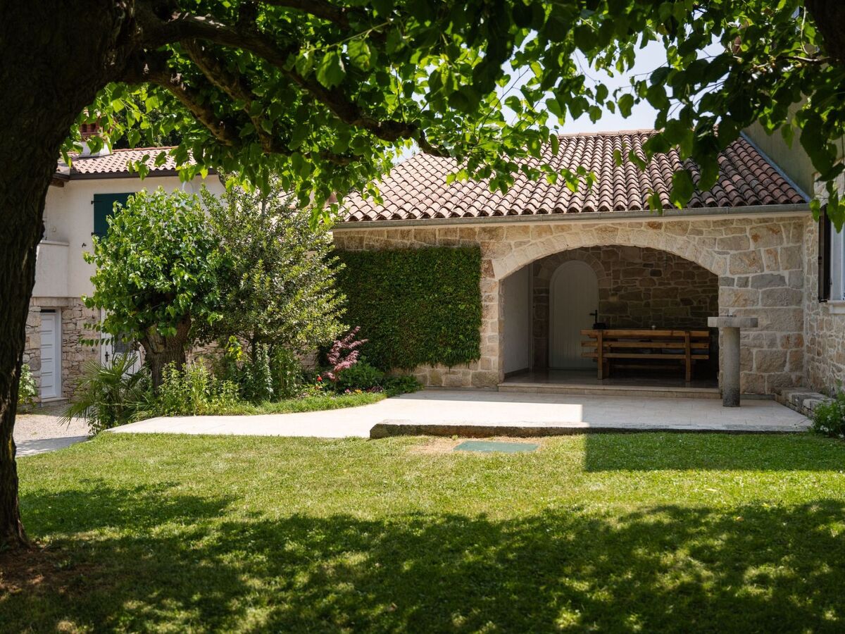 Villa Stori Grod : maison rurale avec piscine à Nedescina - Photo 10
