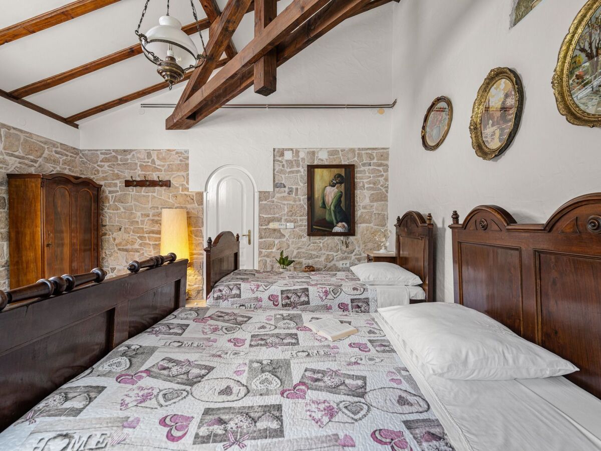 Villa Stori Grod : maison rurale avec piscine à Nedescina - Photo 18
