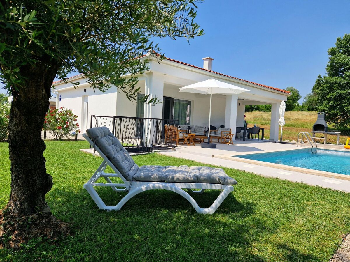 Villa Destiny, maison 8 personnes avec piscine à Nedescina - Photo 9