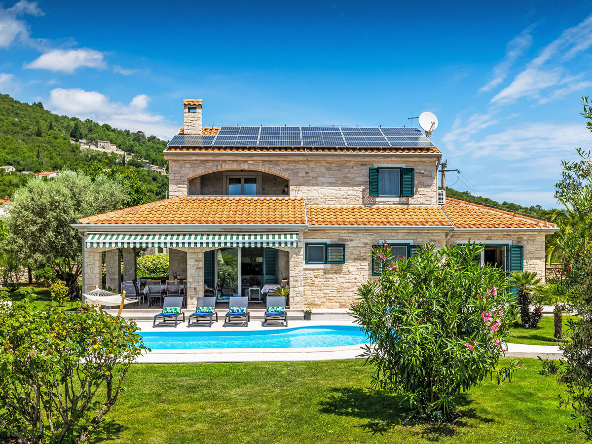 Villa Stonegate à Brseč : maison 6 chambres avec piscine chauffée - Photo 3
