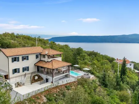 Villa Antonia – Maison 8 pers. piscine privée à Moscenice