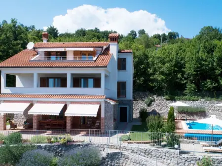 Vila Harmonia : maison avec infinity-pool à Opatija