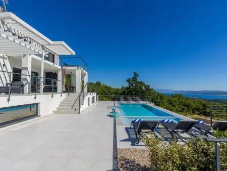 Maison 3 chambres avec piscine privée à Šmrika
