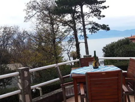 Maison 4 pers. avec jardin à 50m de la mer, Kraljevica