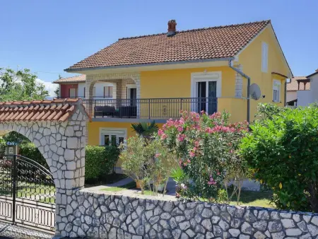 Maison 3 chambres avec piscine privée à Šilo