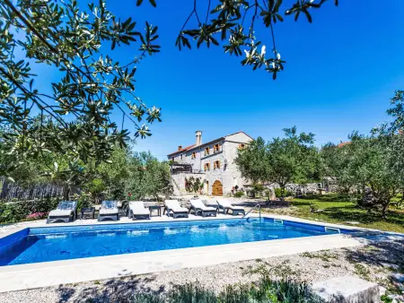 Villa Tonka, maison rénovée 6 pers. avec piscine à Krk : photo 4