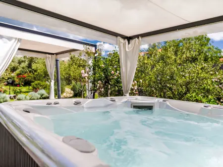 Villa Tonka, maison rénovée 6 pers. avec piscine à Krk : photo 7