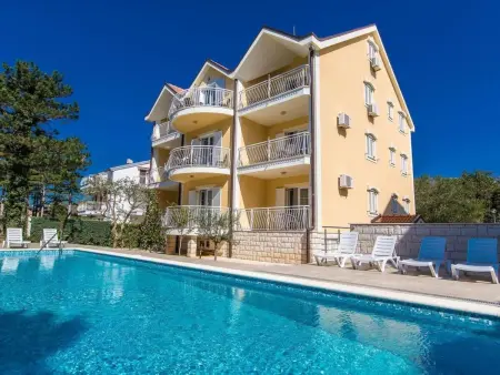 Location appartement à Crikvenica Jadranovo, in Jadranovo mit Terrasse, gemeinschaftlichem Pool und Garten