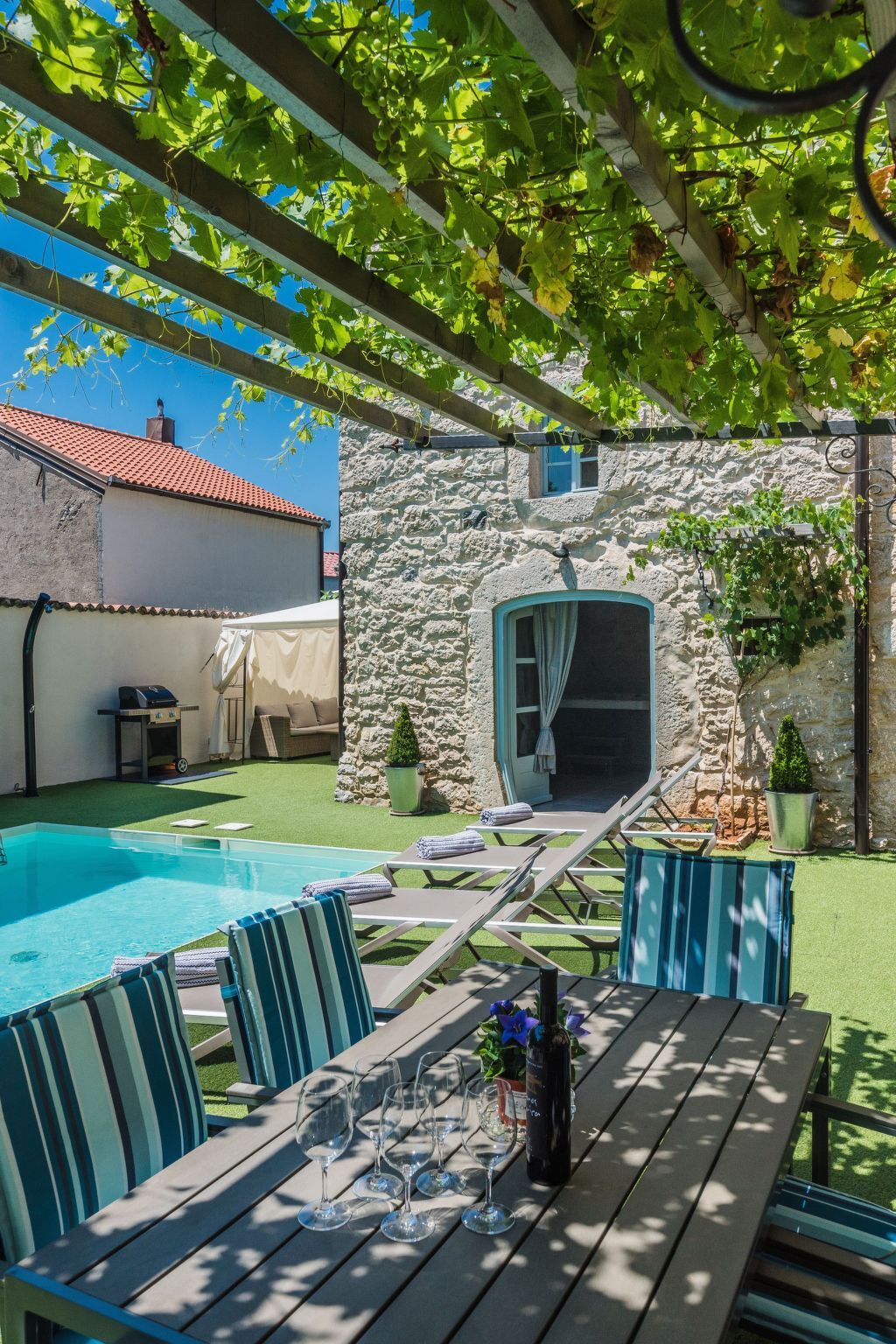 Villa Ivka : pierre, piscine privée et vue sur le lac - Photo 6