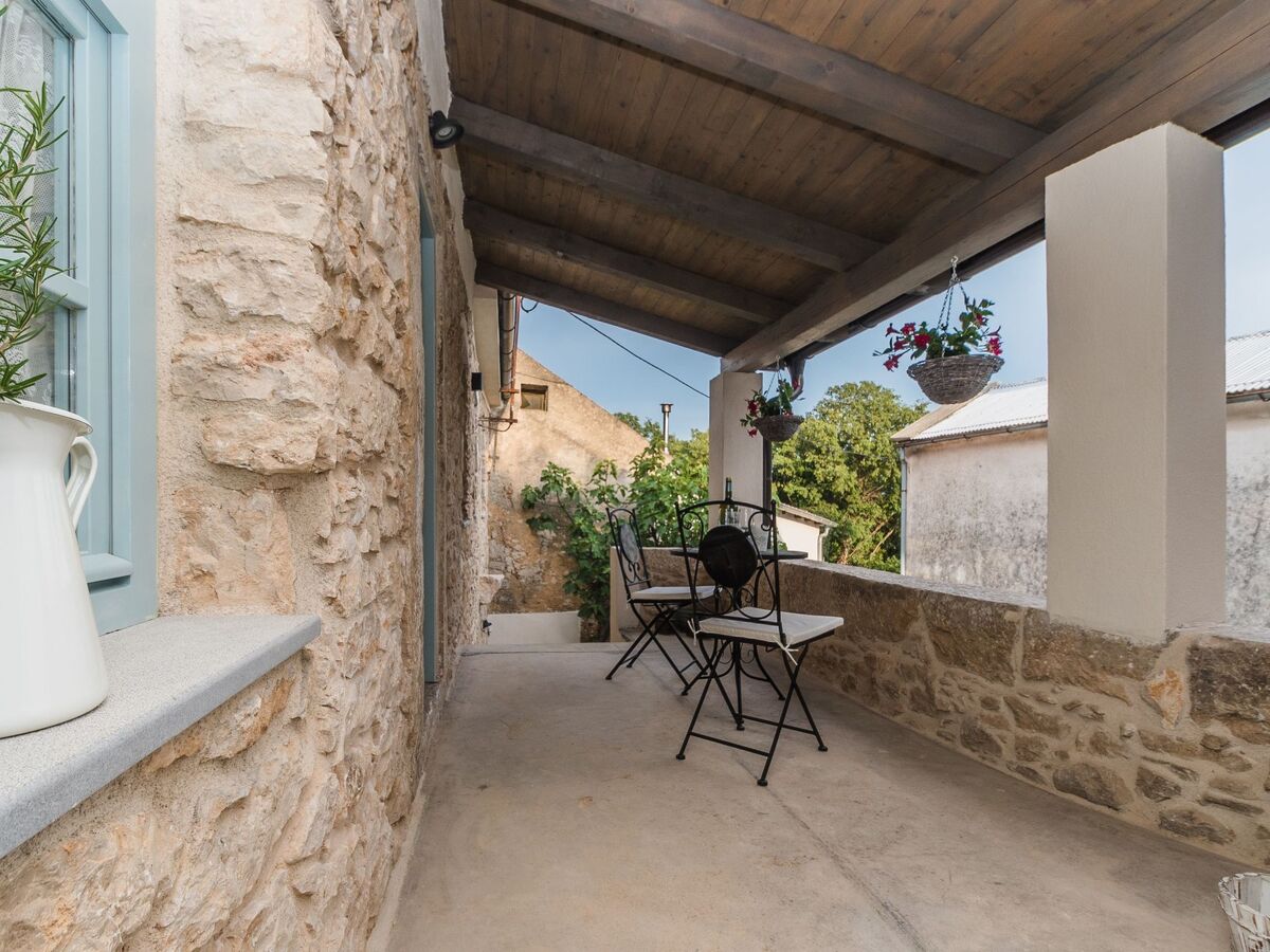 Villa Ivka : pierre, piscine privée et vue sur le lac - Photo 10