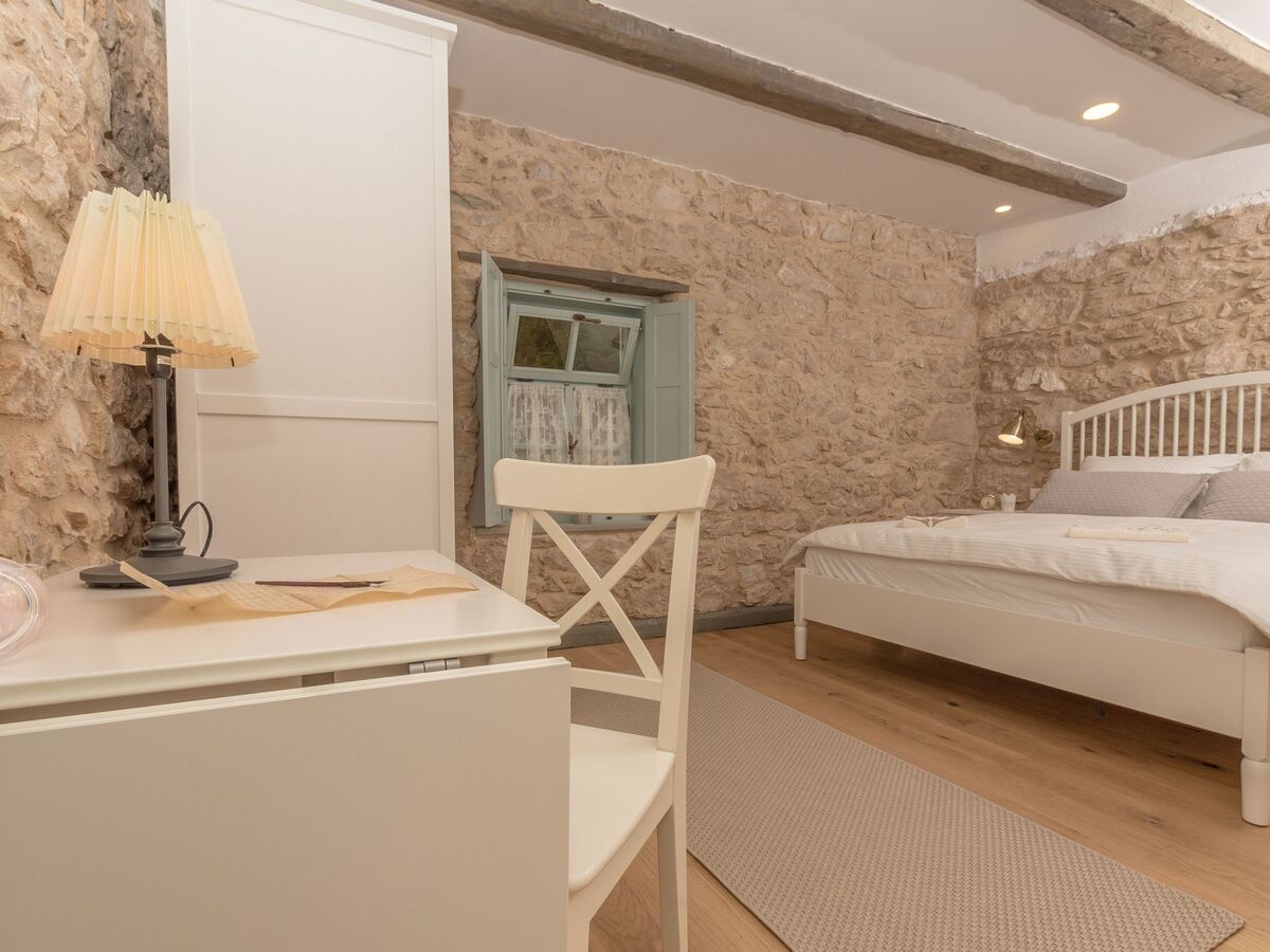 Villa Ivka : pierre, piscine privée et vue sur le lac - Photo 16