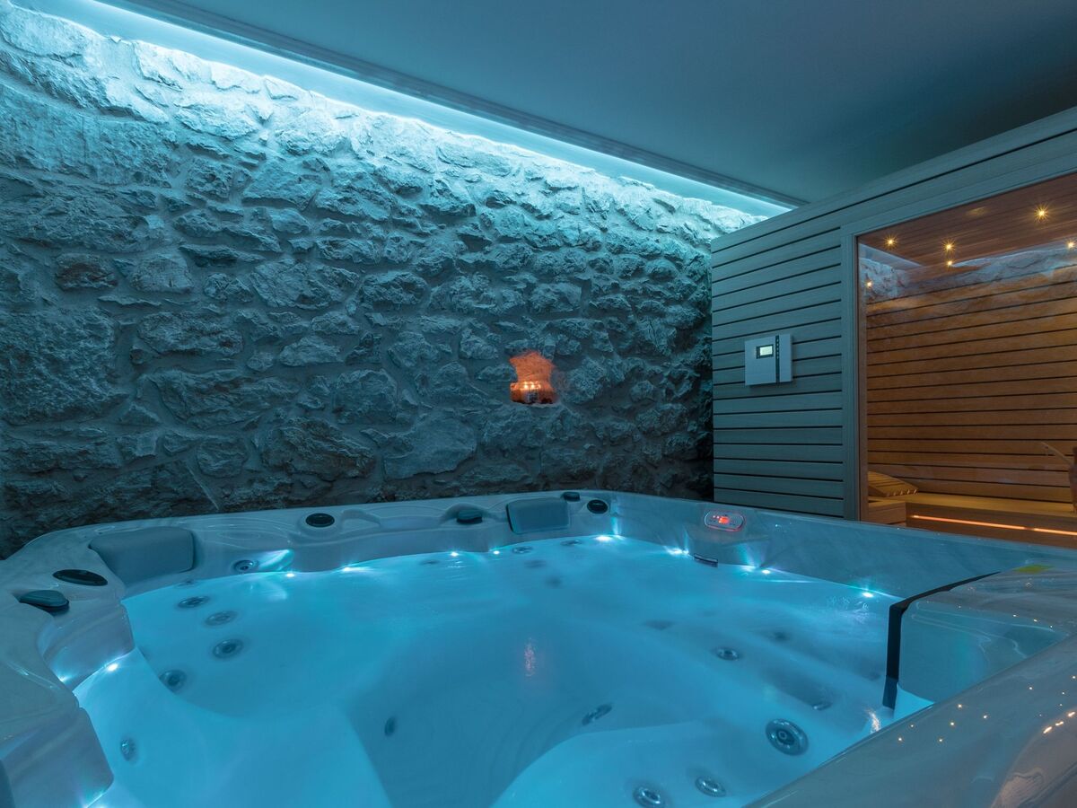Villa Ivka : pierre, piscine privée et vue sur le lac - Photo 22