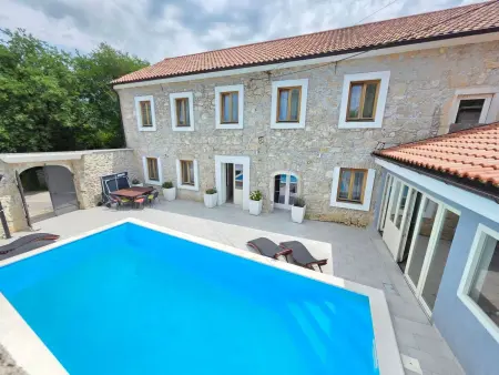 Maison 8 chambres avec piscine privée à Tribalj