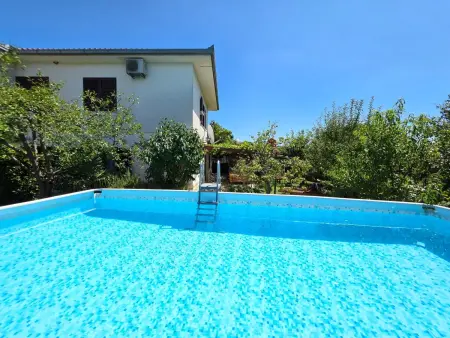 Location appartement à Novi Vinodolski, in Novi Vinodolski mit Grill, Garten und Terrasse