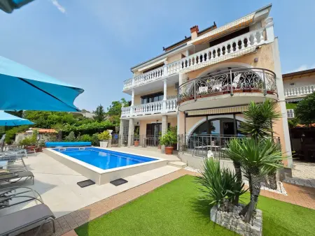 Location appartement à Novi Vinodolski, Appartement mit Balkon und Meerblick
