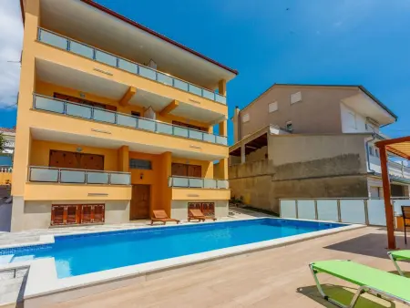 Location appartement à Novi Vinodolski, Kauric mit Gemeinschaftspool