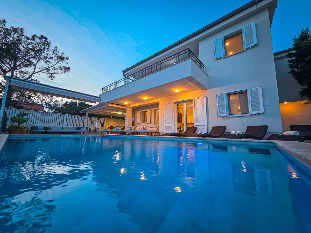 Villa 4 chambres avec piscine chauffée face à la mer, Cres - Photo 1