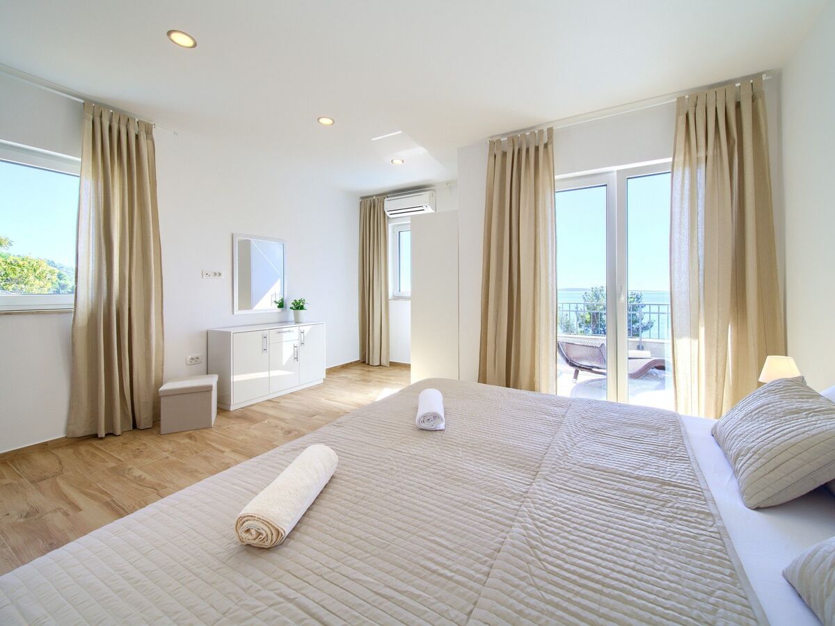 Villa 4 chambres avec piscine chauffée face à la mer, Cres - Photo 26