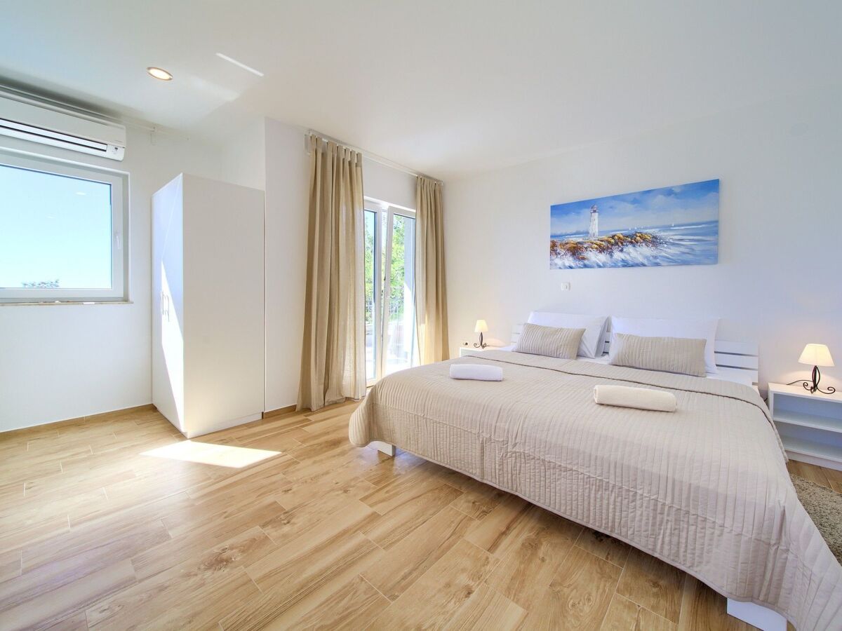 Villa 4 chambres avec piscine chauffée face à la mer, Cres - Photo 27