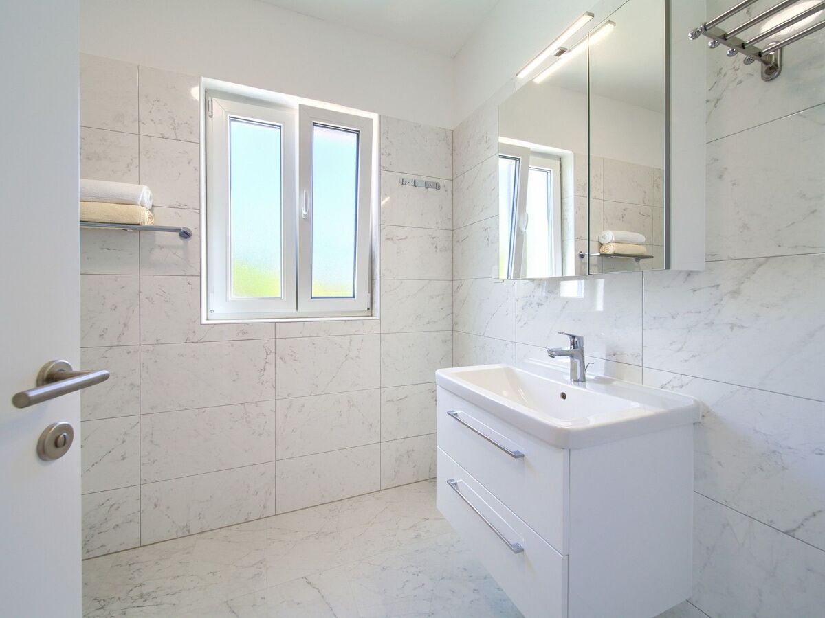 Villa 4 chambres avec piscine chauffée face à la mer, Cres - Photo 32
