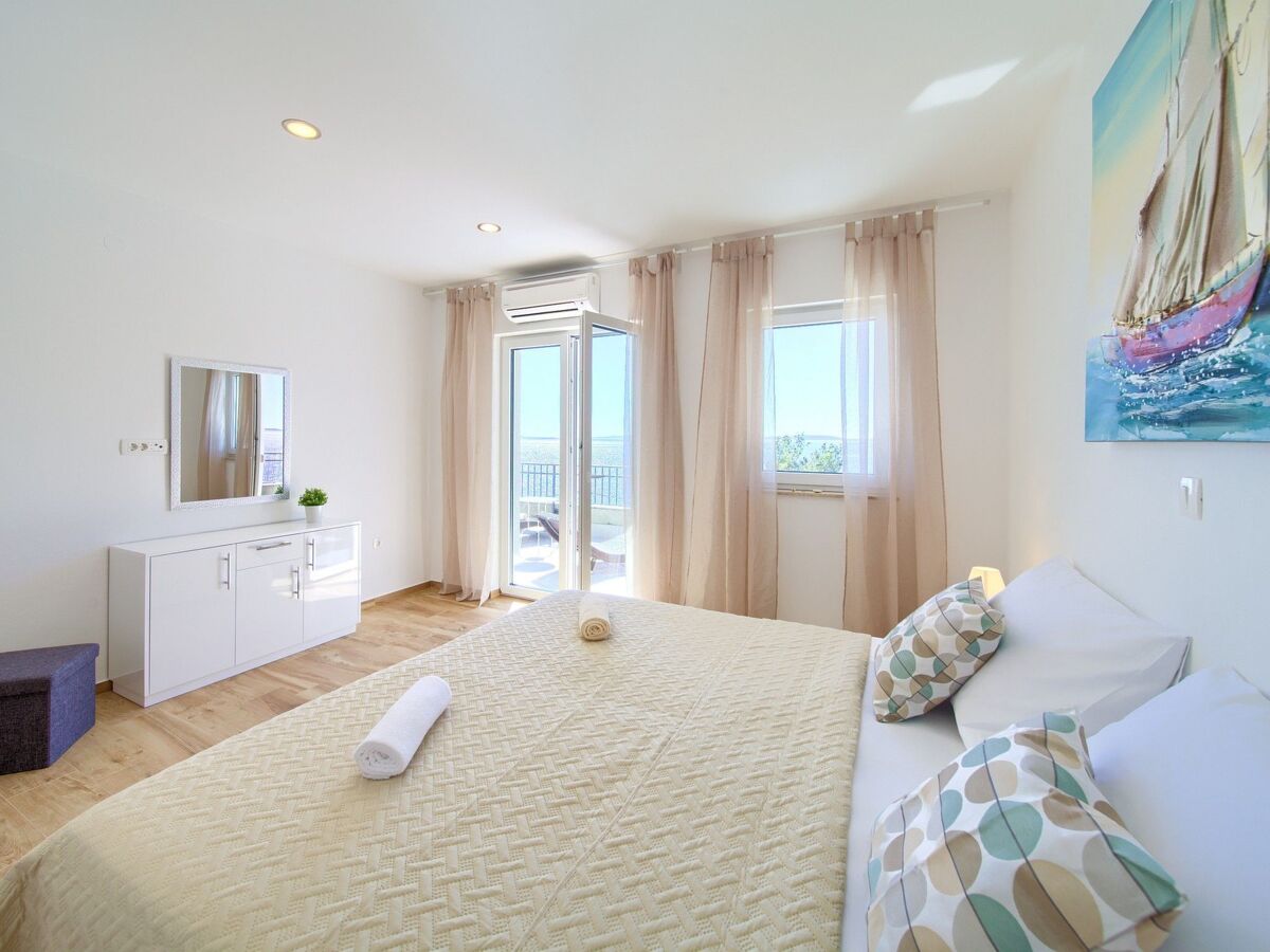 Villa 4 chambres avec piscine chauffée face à la mer, Cres - Photo 34