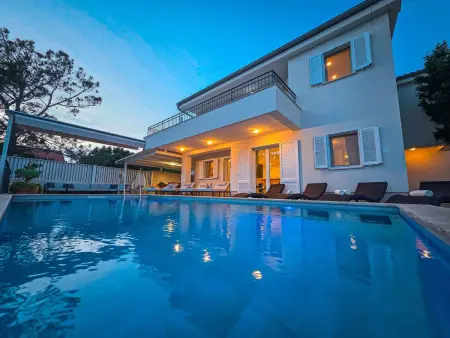 Villa 4 chambres avec piscine chauffée face à la mer, Cres