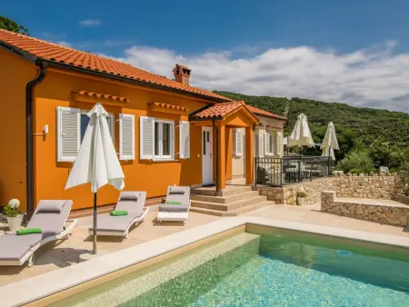 Villa Cres avec vue mer, piscine et Jacuzzi privés