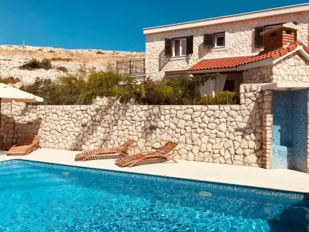 Villa Dražica avec piscine chauffée privée à Pag : photo 4
