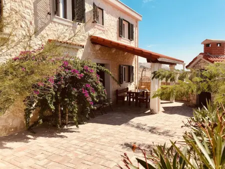 Villa Dražica avec piscine chauffée privée à Pag : photo 6