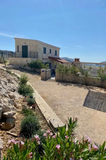 Villa Dražica avec piscine chauffée privée à Pag : photo 8