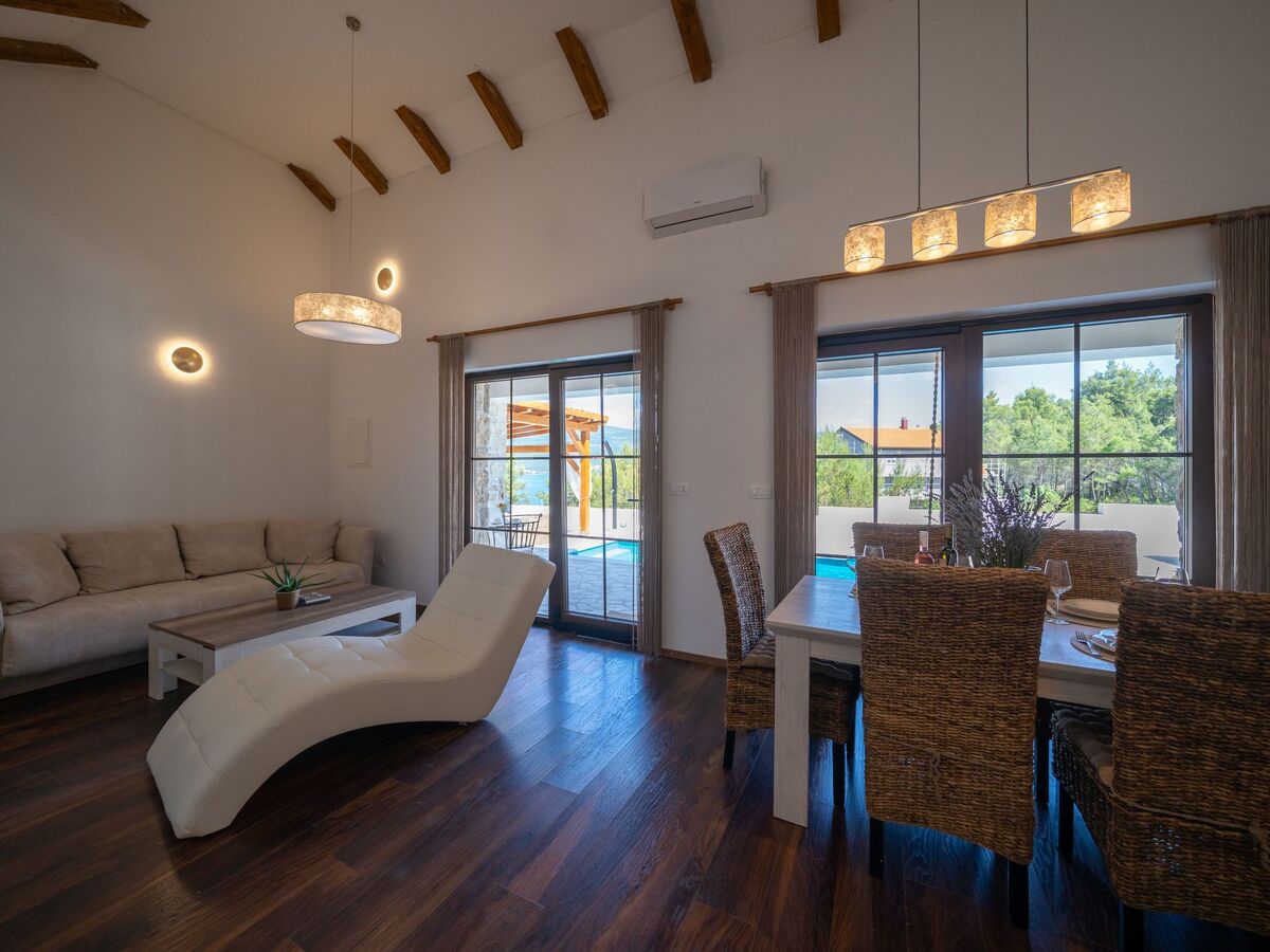 Villa Karla à Pridraga : maison pierre avec piscine - Photo 3