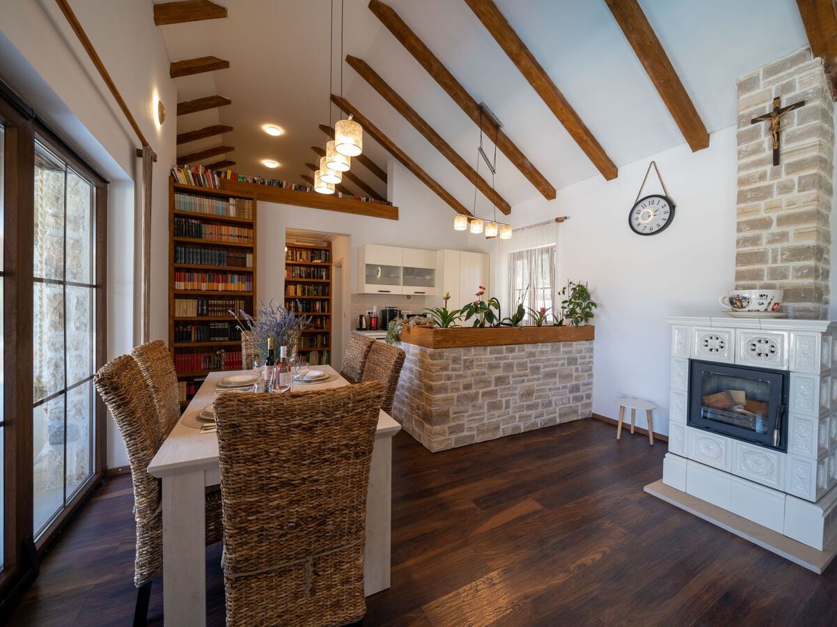 Villa Karla à Pridraga : maison pierre avec piscine - Photo 4