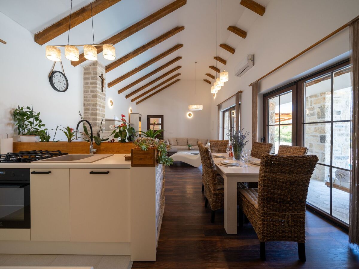 Villa Karla à Pridraga : maison pierre avec piscine - Photo 7