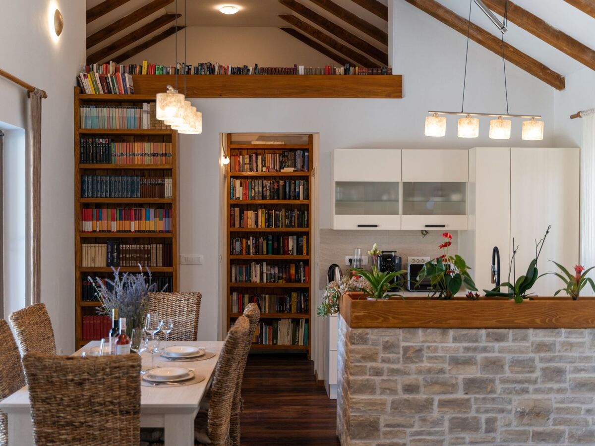 Villa Karla à Pridraga : maison pierre avec piscine - Photo 8