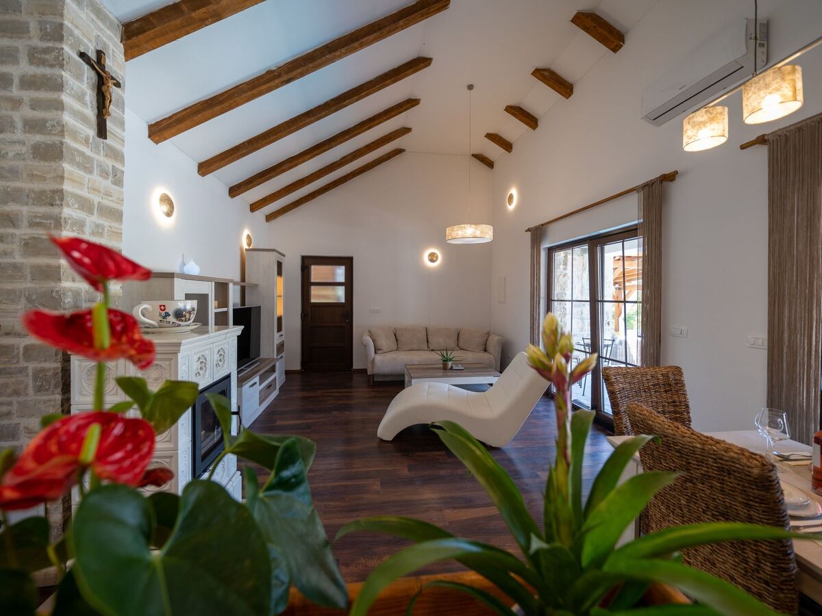 Villa Karla à Pridraga : maison pierre avec piscine - Photo 13