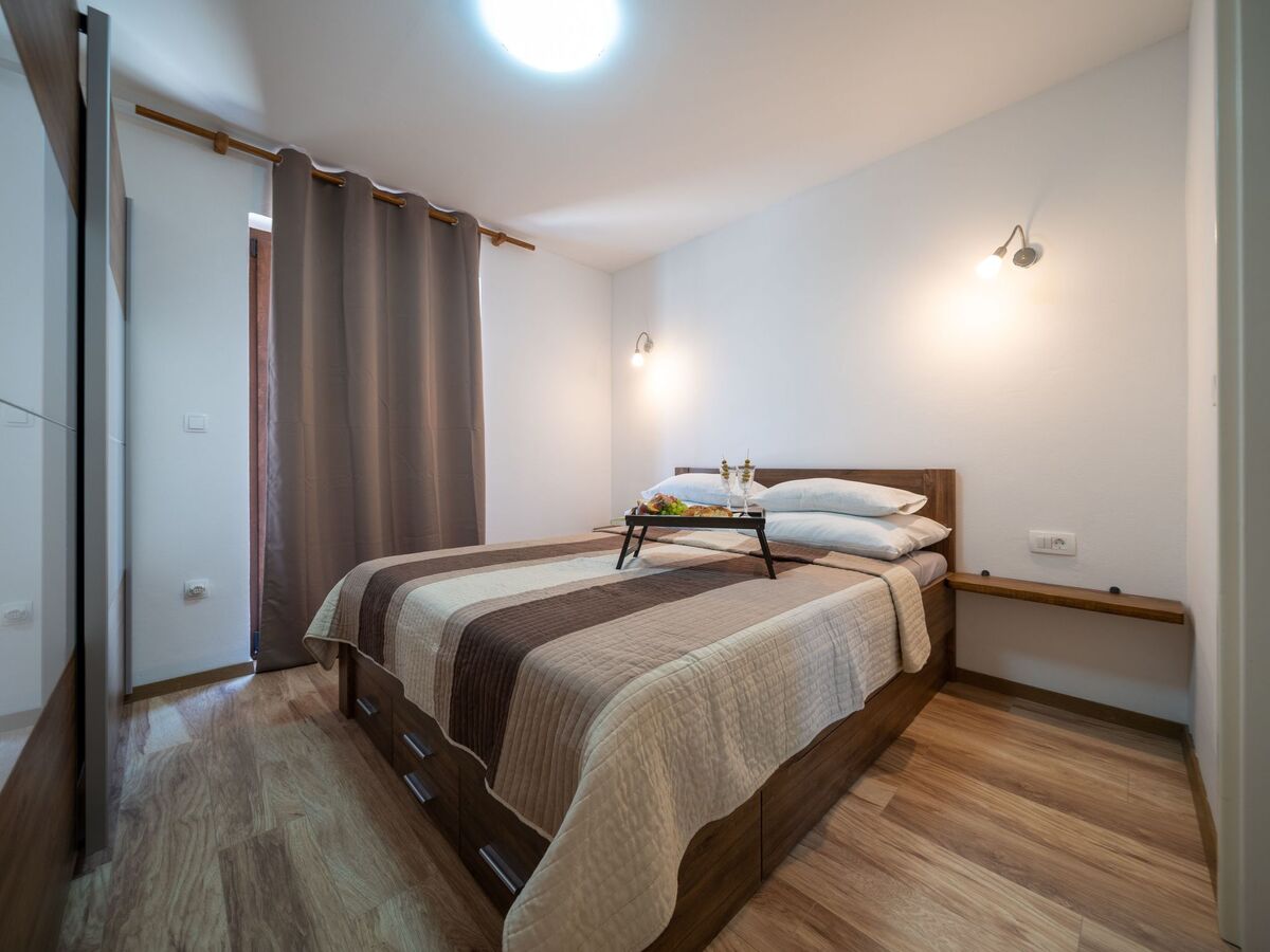 Villa Karla à Pridraga : maison pierre avec piscine - Photo 14