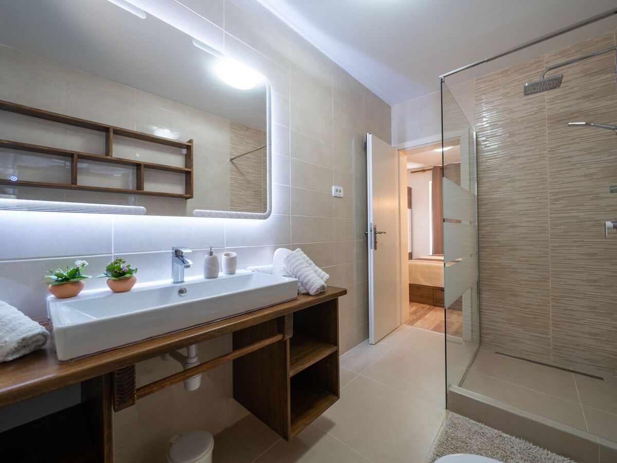 Villa Karla à Pridraga : maison pierre avec piscine - Photo 19