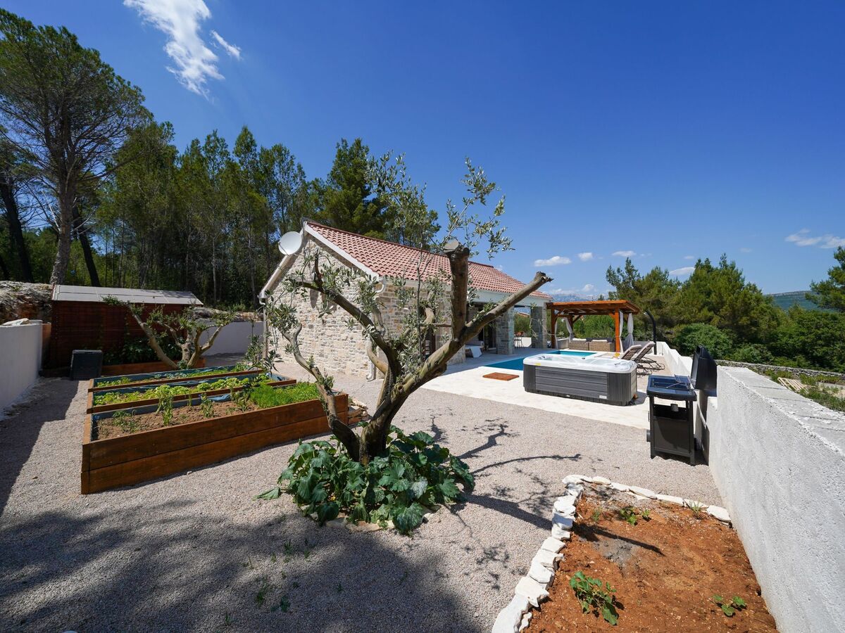 Villa Karla à Pridraga : maison pierre avec piscine - Photo 21