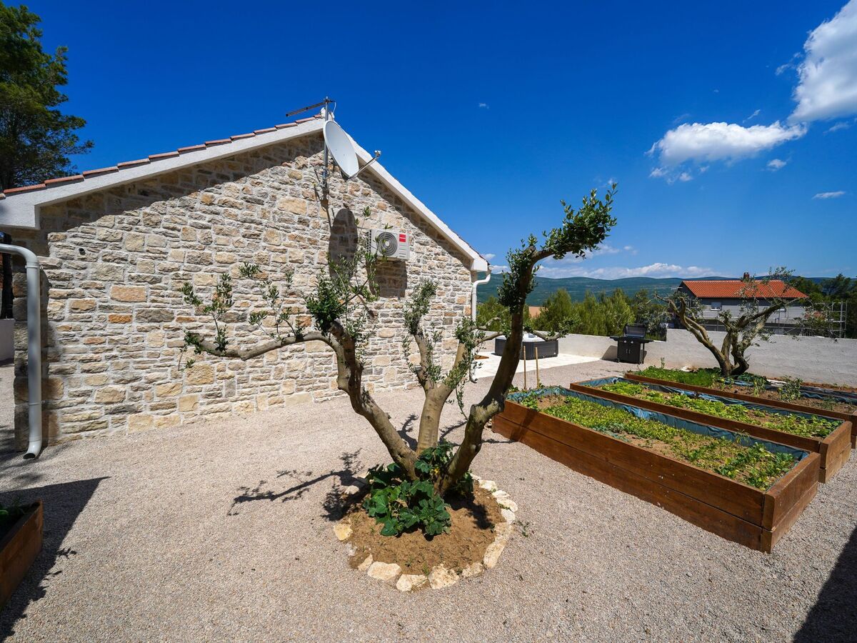 Villa Karla à Pridraga : maison pierre avec piscine - Photo 22