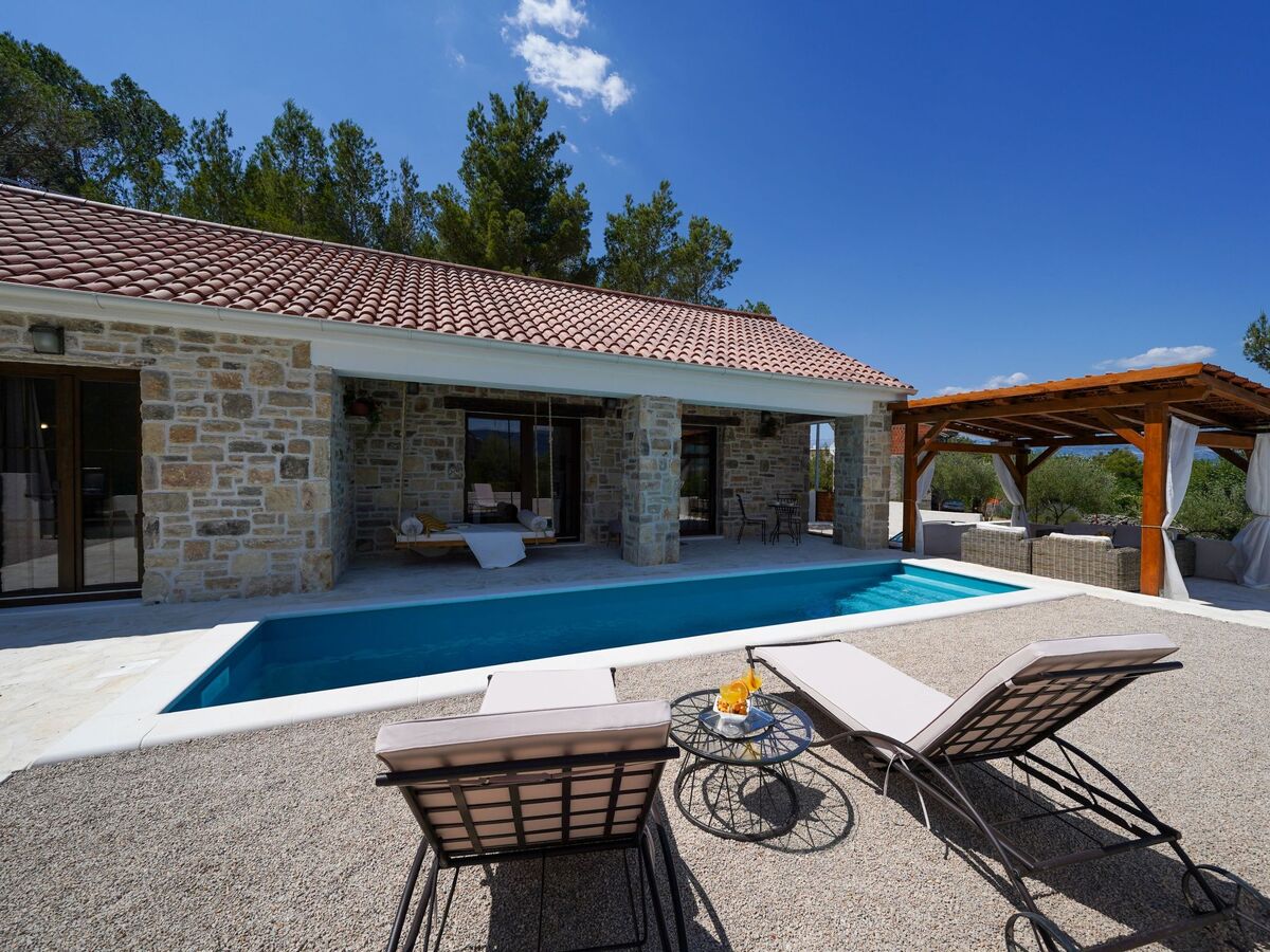 Villa Karla à Pridraga : maison pierre avec piscine - Photo 25