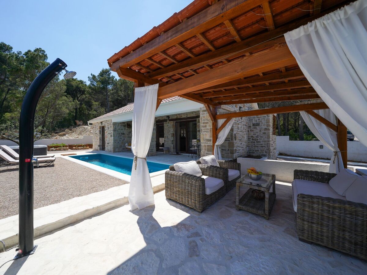 Villa Karla à Pridraga : maison pierre avec piscine - Photo 31