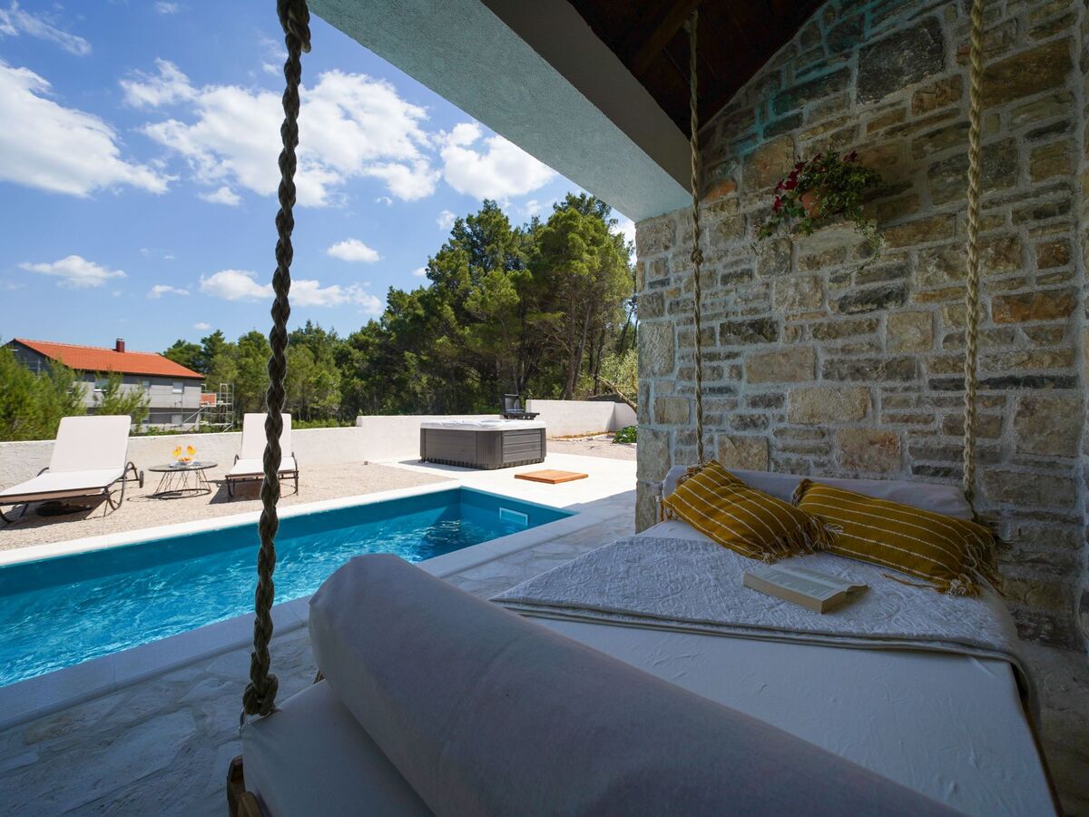 Villa Karla à Pridraga : maison pierre avec piscine - Photo 34
