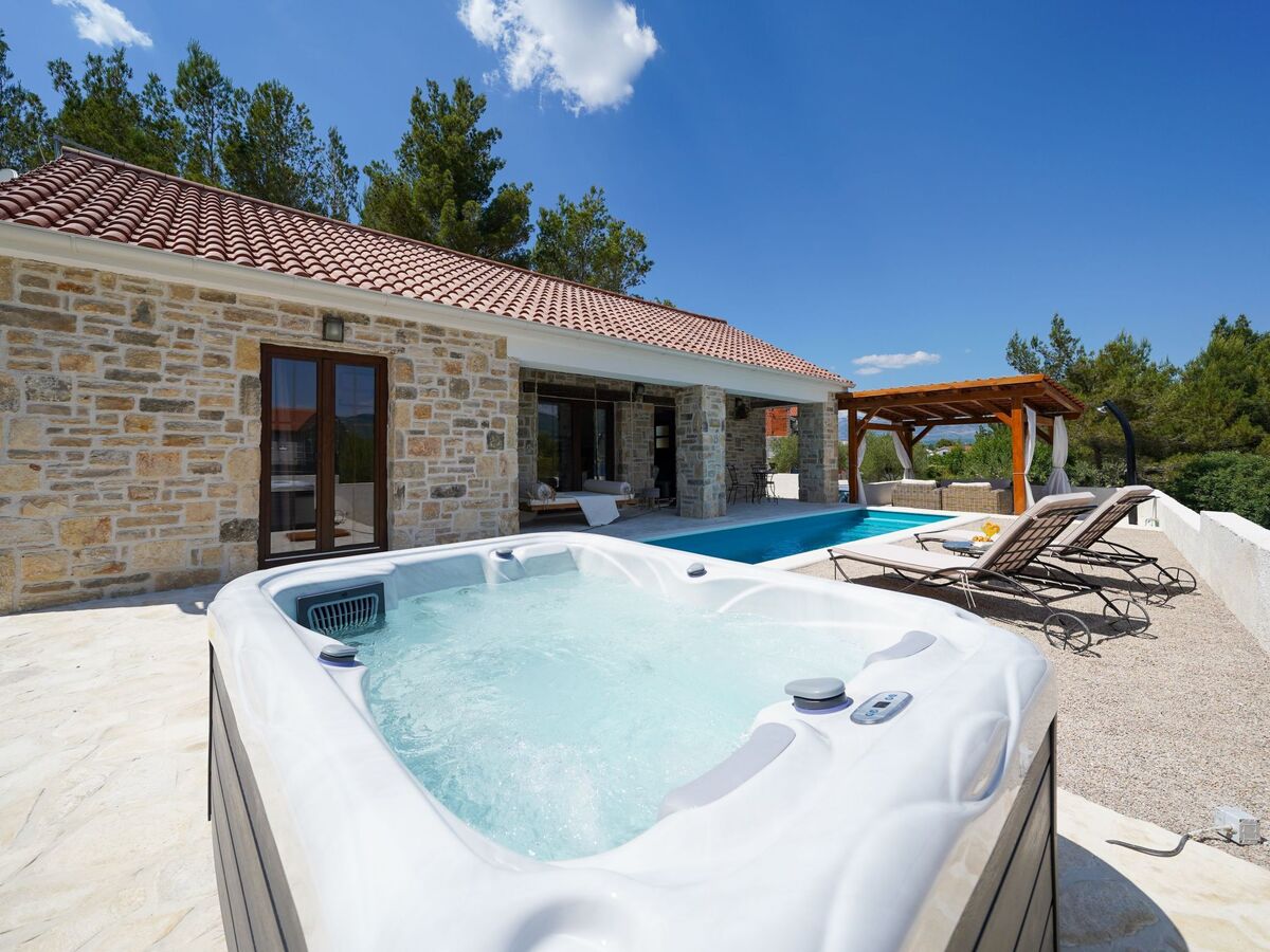 Villa Karla à Pridraga : maison pierre avec piscine - Photo 38
